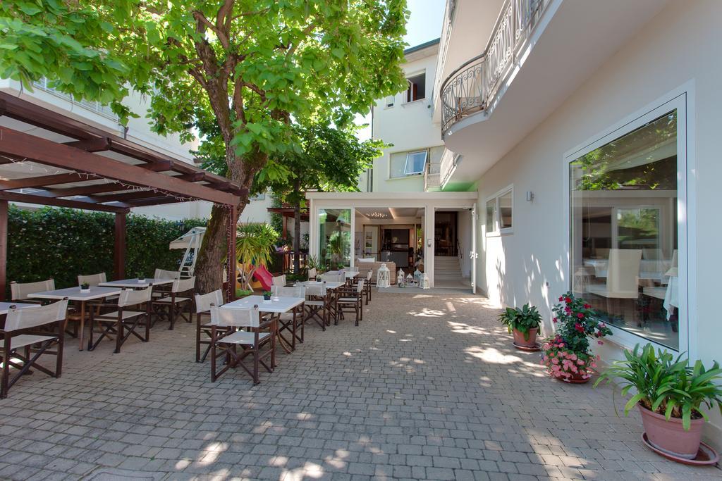 B&B Airone Cervia - Camere E Appartamenti ภายนอก รูปภาพ